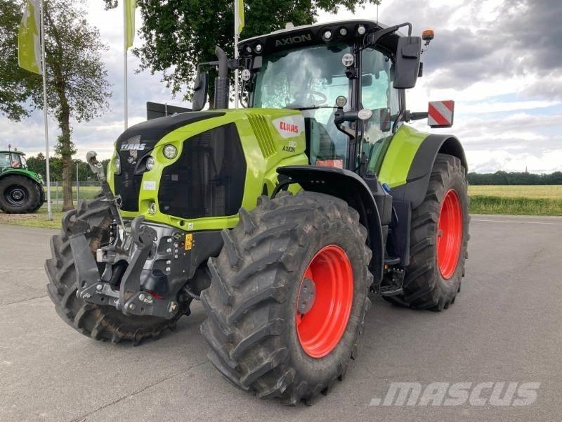 CLAAS AXION 810 الجرارات