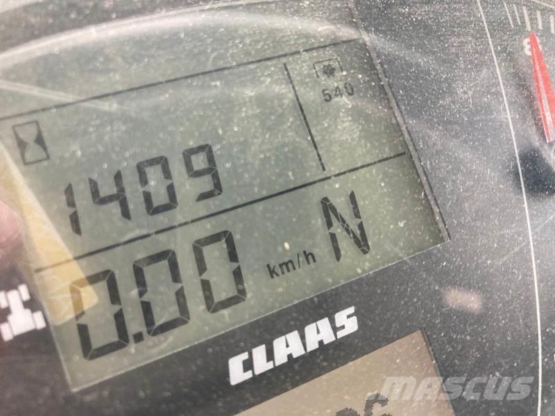 CLAAS AXION 810 الجرارات