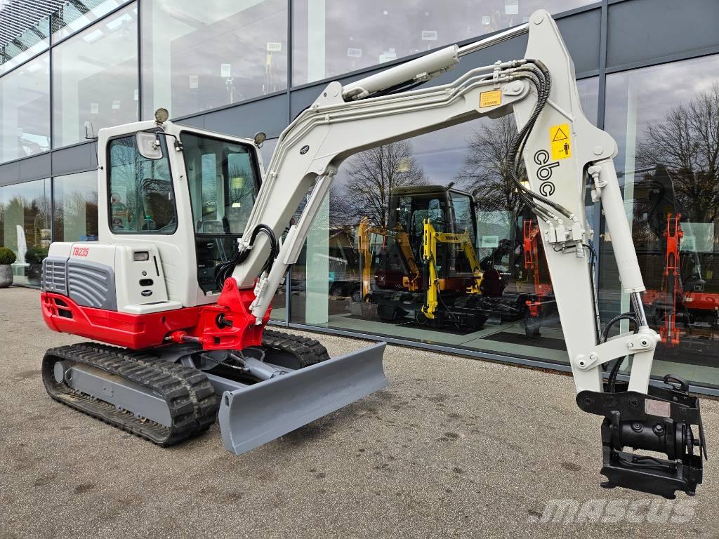 Takeuchi TB 235 حفارات صغيرة أقل من 7 طن (حفارات صغيرة)