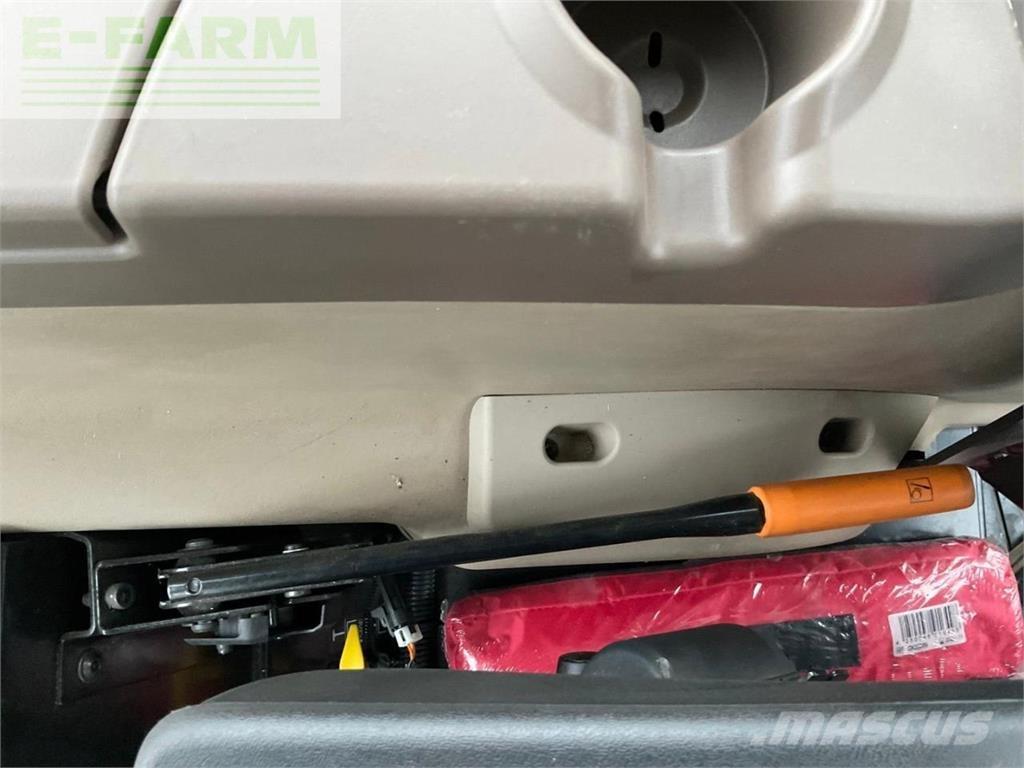 John Deere 5058E الجرارات