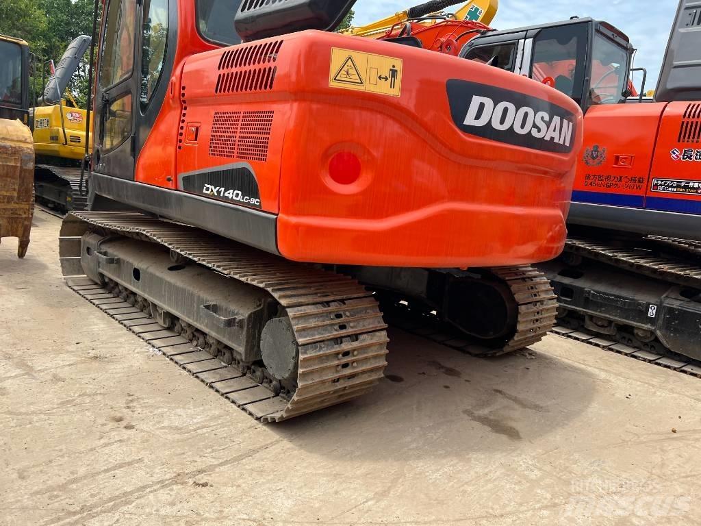 Doosan DX140 حفارات زحافة