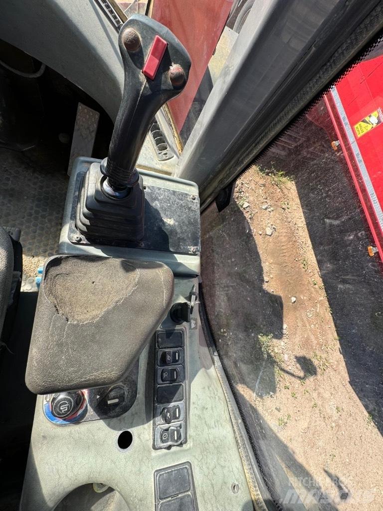 Hitachi LX 210 E لوادر بعجل