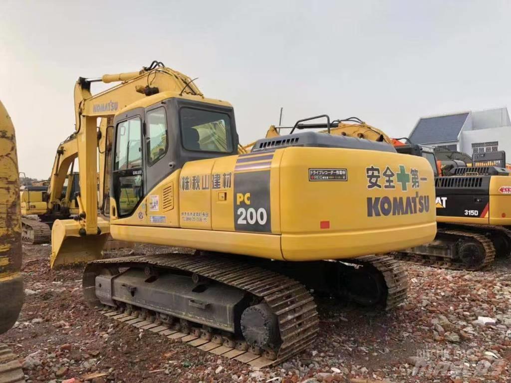Komatsu 200-7 حفارات زحافة