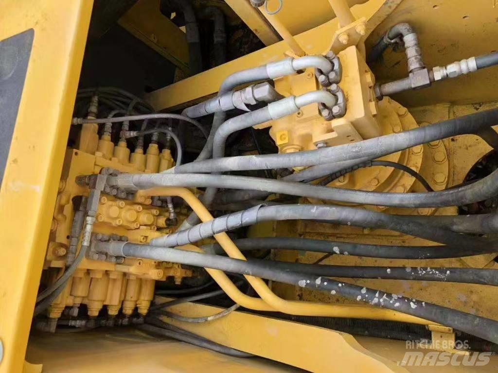 Komatsu 200-7 حفارات زحافة