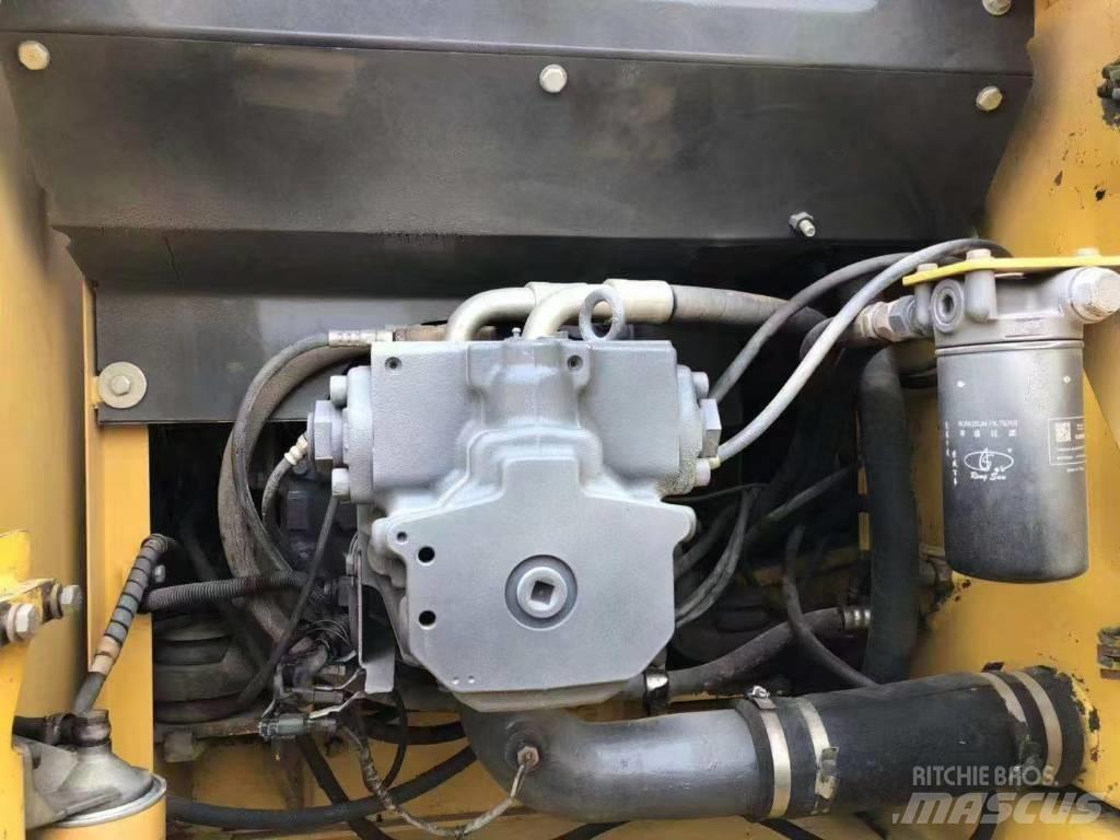 Komatsu 200-7 حفارات زحافة