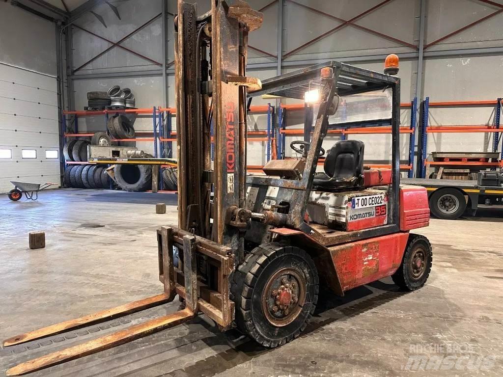 Komatsu FD 35 شاحنات الديزل