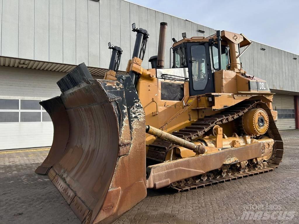 CAT D 8 L بلدوزرات مجنزرة