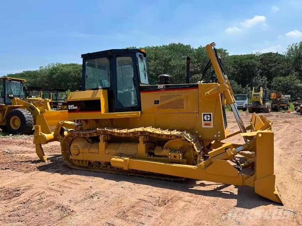 CAT D 6 G بلدوزرات مجنزرة