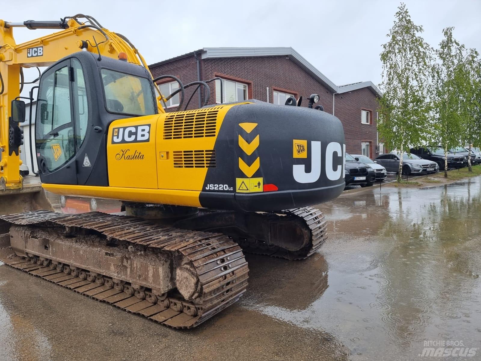 JCB JS 220 LC حفارات زحافة