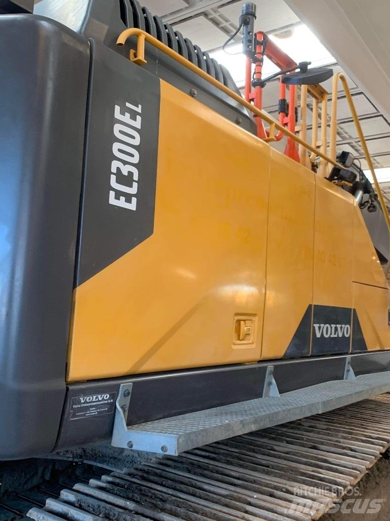 Volvo EC 300 E حفارات زحافة