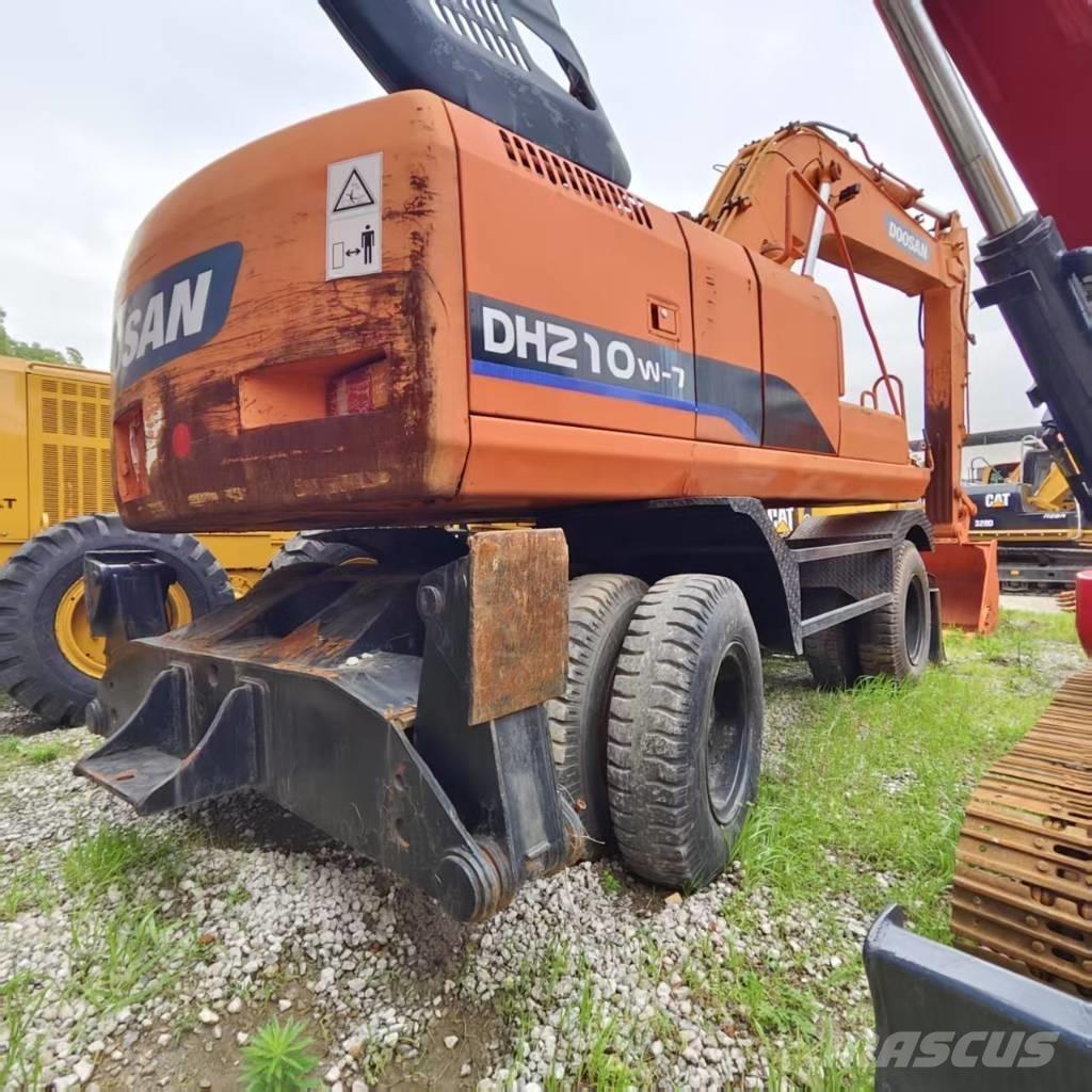 Doosan DH 210 W-7 حفارات بعجل