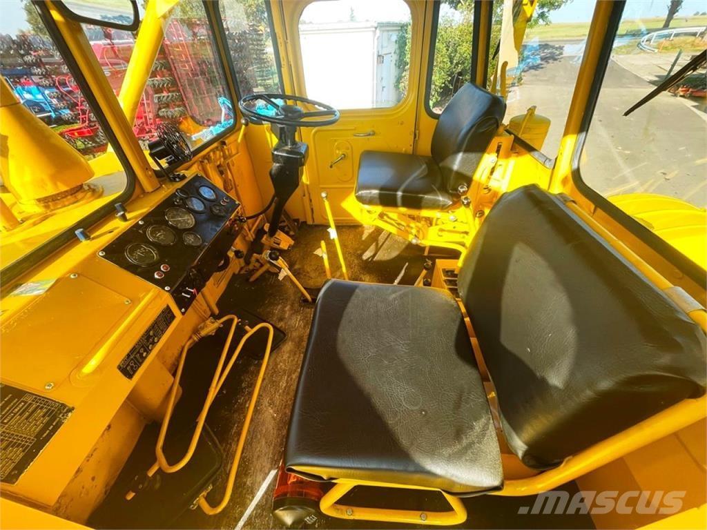 Kirovets K700A V8 الجرارات