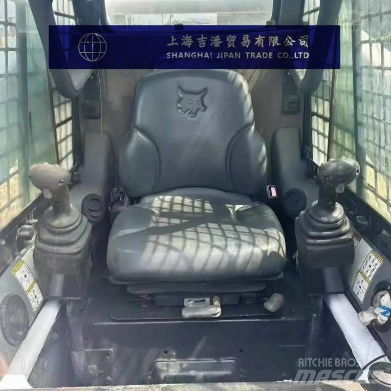 Bobcat S 330 لوادر انزلاقية التوجيه