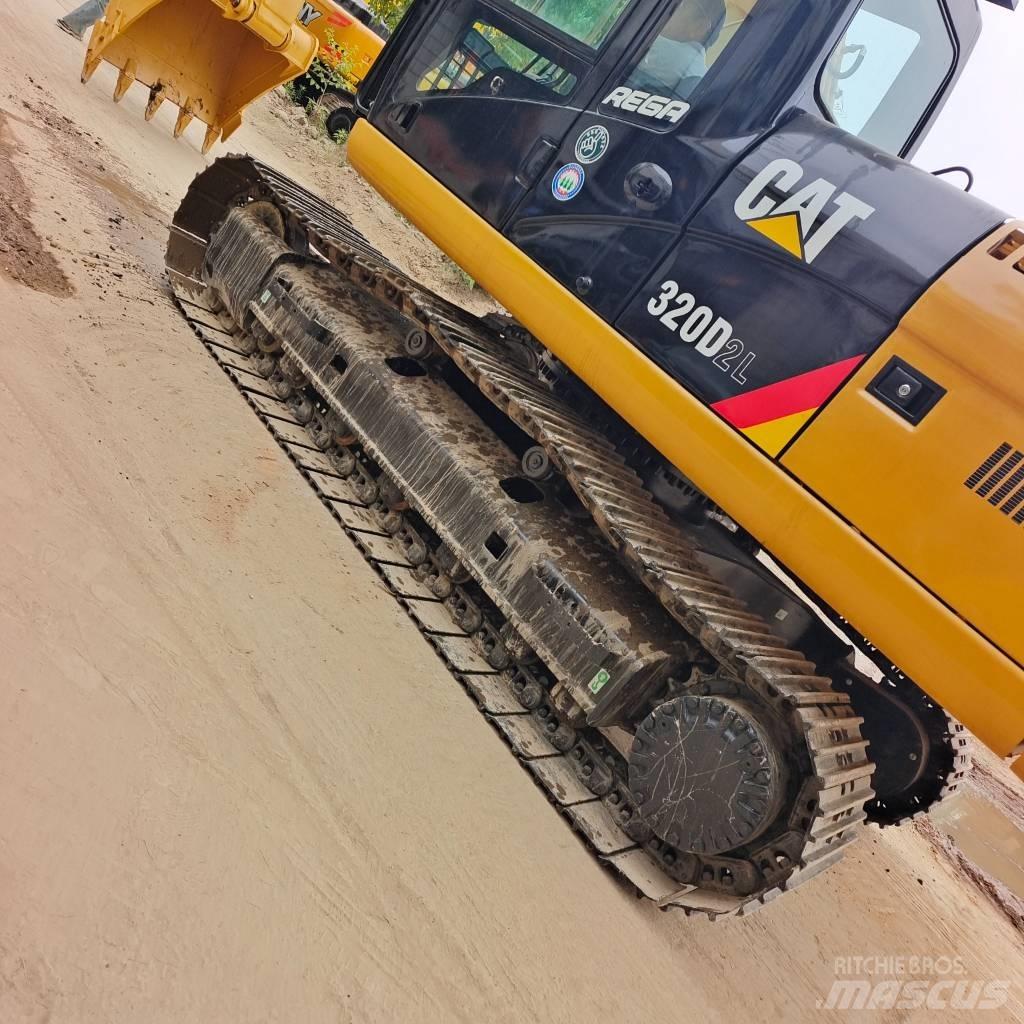 CAT 320D حفارات زحافة