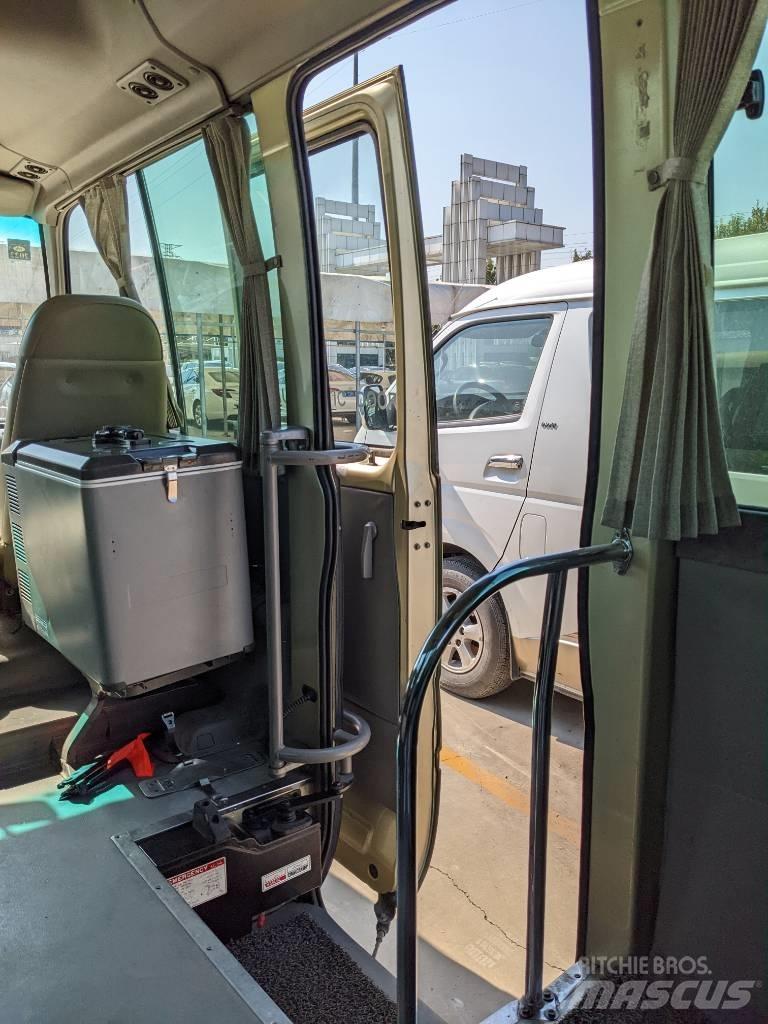  Toyoya Coaster Bus حافلة صغيرة