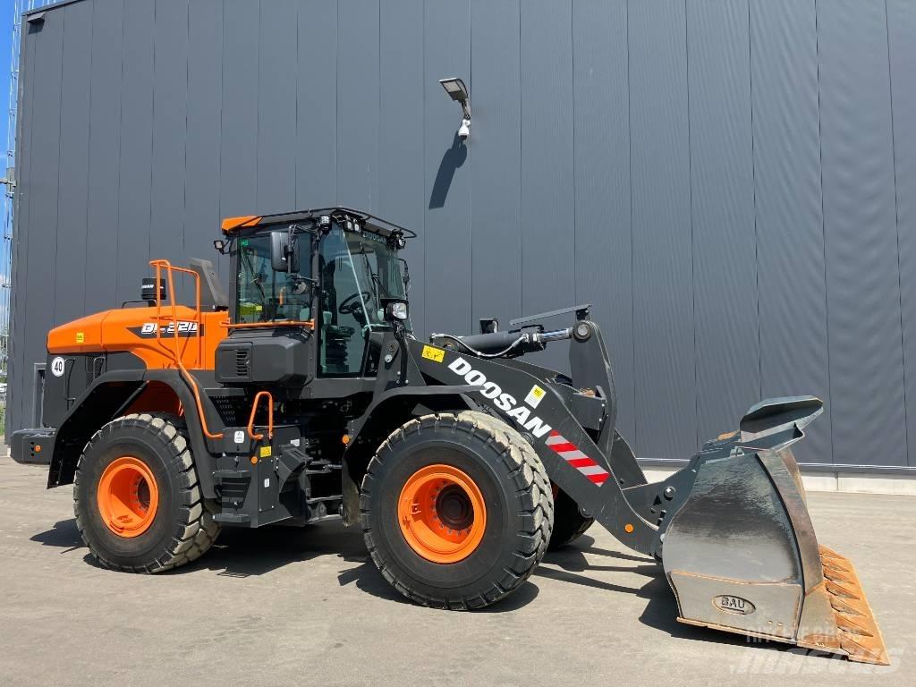 Doosan DL 320-7 لوادر بعجل