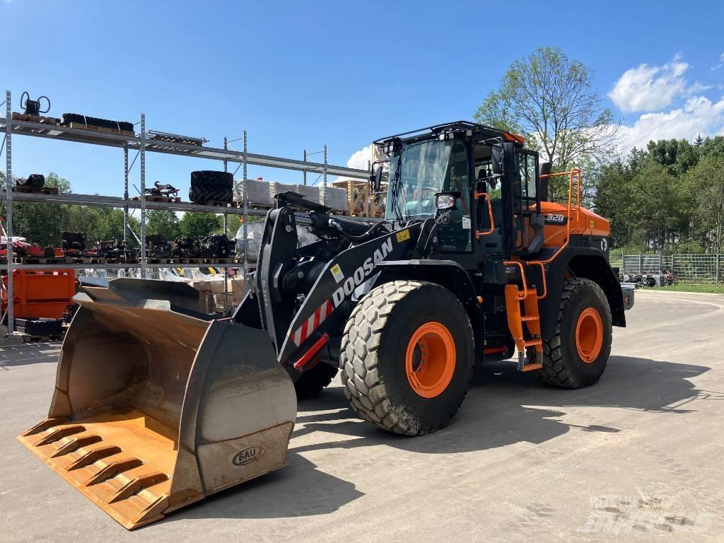 Doosan DL 320-7 لوادر بعجل