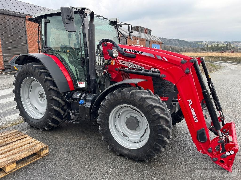 Massey Ferguson 5713 الجرارات