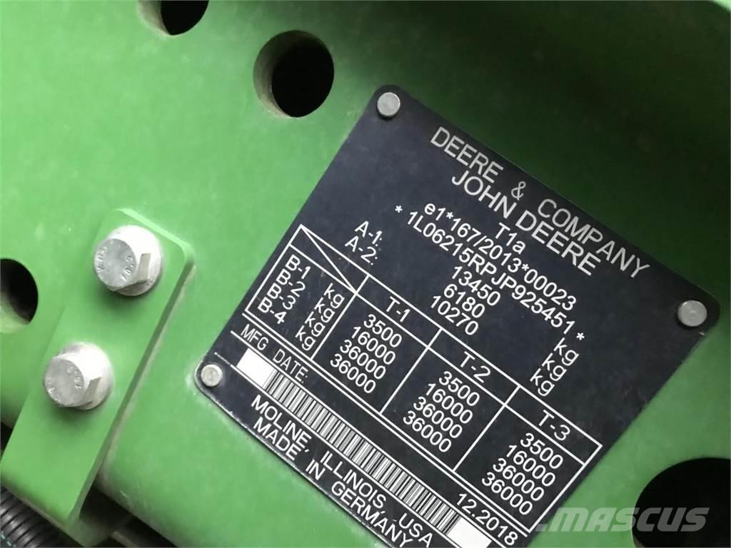 John Deere 6215R الجرارات