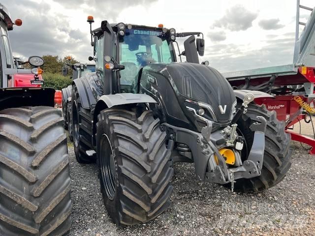 Valtra T215A الجرارات