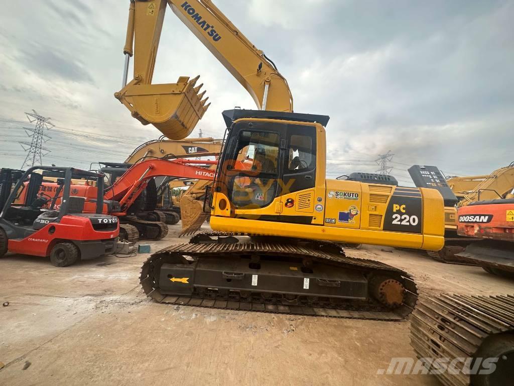 Komatsu PC 220-8 حفارات زحافة