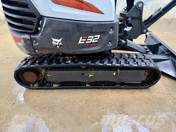 Bobcat E32 حفارات صغيرة أقل من 7 طن (حفارات صغيرة)
