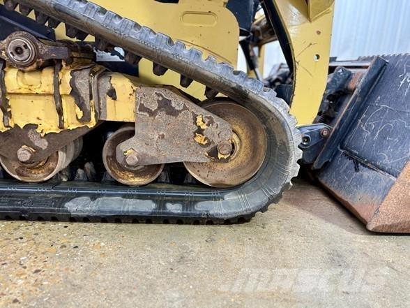 CAT 249D لوادر انزلاقية التوجيه