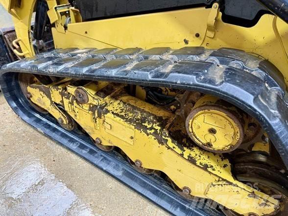 CAT 259D3 لوادر انزلاقية التوجيه
