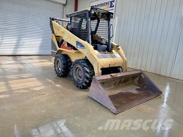 CAT 262B لوادر انزلاقية التوجيه