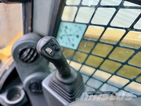 CAT 299D3 XE لوادر انزلاقية التوجيه