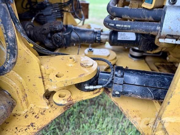 CAT 938M لوادر بعجل