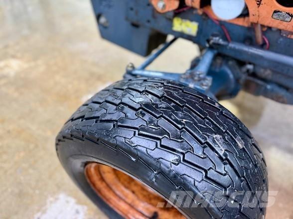 Kubota B7100 الجرارات