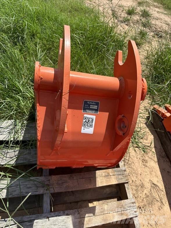 Kubota BT4584 دلاء