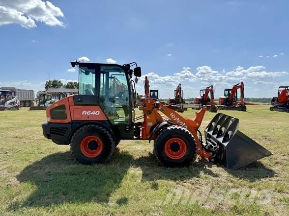 Kubota R640 لوادر بعجل