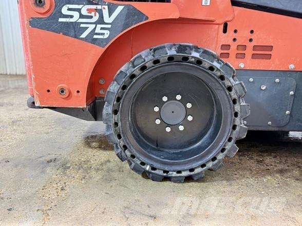 Kubota SSV75 لوادر انزلاقية التوجيه
