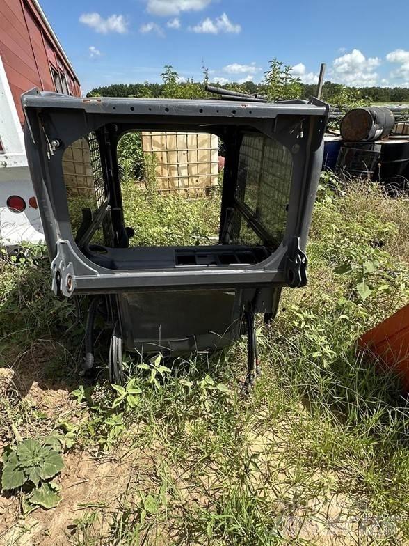 Kubota SVL كابينة والداخلية