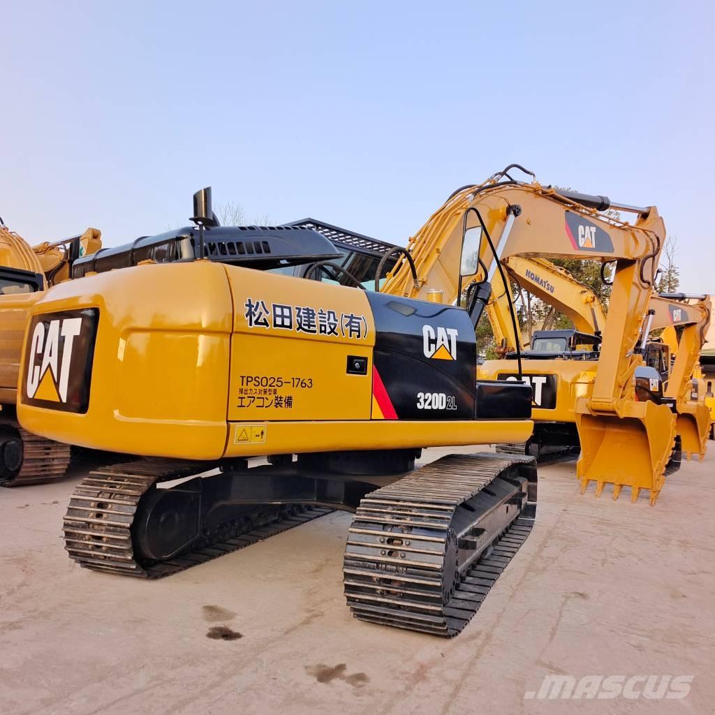CAT 320 D2 حفارات زحافة