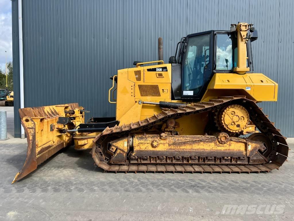 CAT D6N LGP بلدوزرات مجنزرة