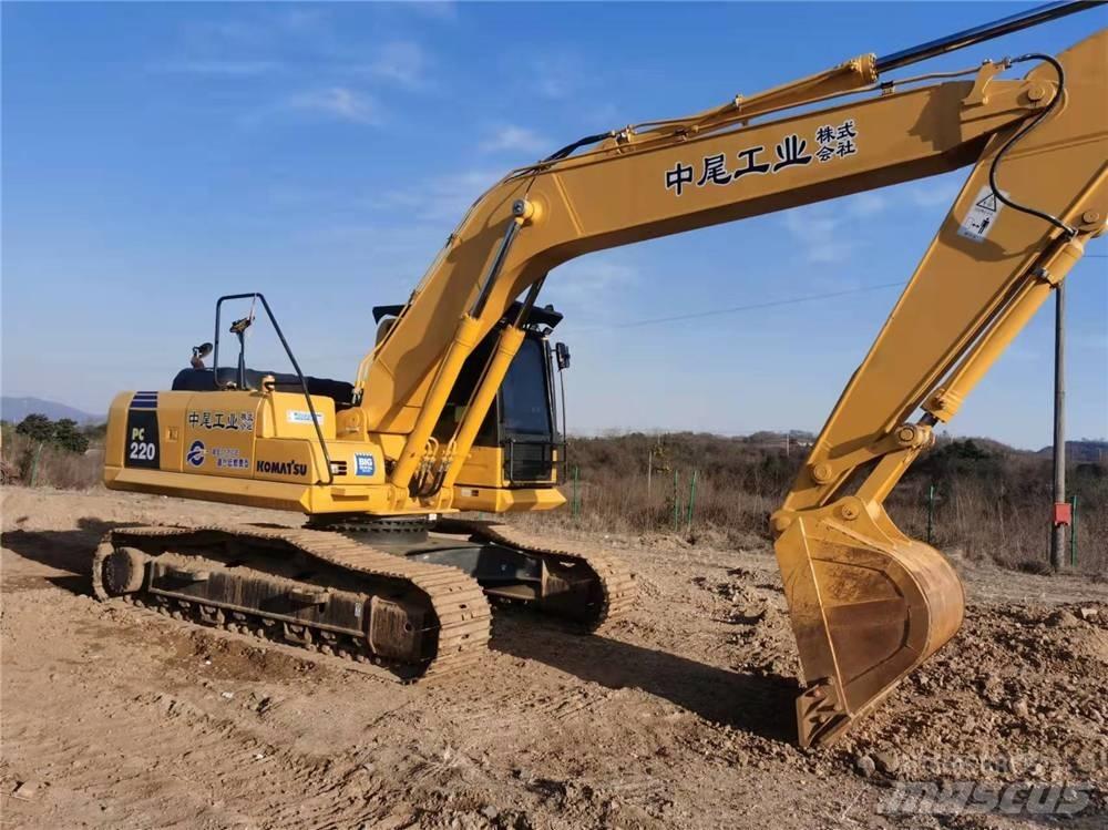 Komatsu PC 220-8 حفارات زحافة