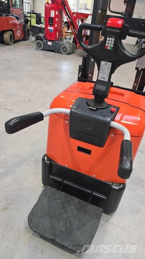 BT SPE 200 D معدات التكديس الجوالة