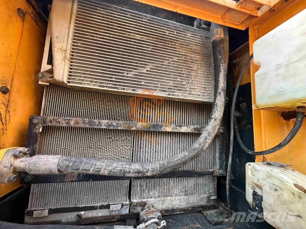 Hyundai Robex 225 حفارات زحافة