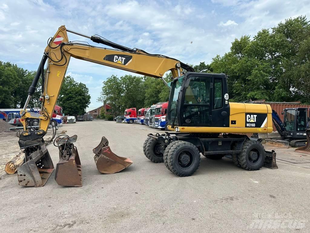 CAT M 316 D حفارات بعجل