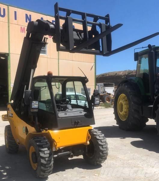 JCB 520-40 معدات مناولة لأغراض الزراعة