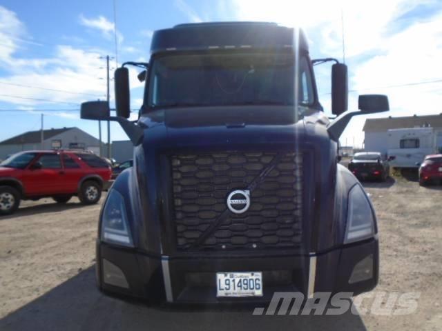 Volvo VNL740 وحدات الجر