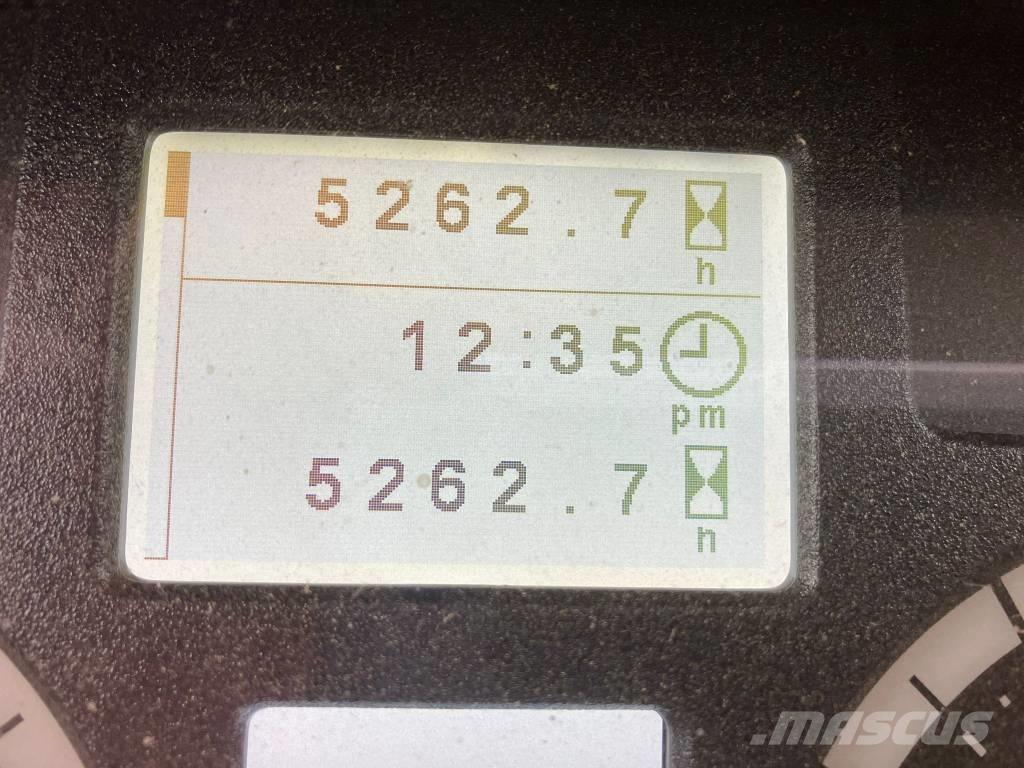 John Deere 6155 M الجرارات