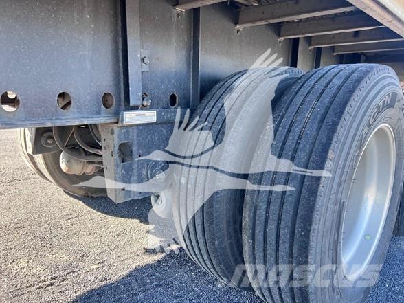 Utility 4000AE نصف مقطورات مسطحة / مفصلية الجوانب