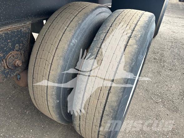 Utility 4000AE نصف مقطورات مسطحة / مفصلية الجوانب