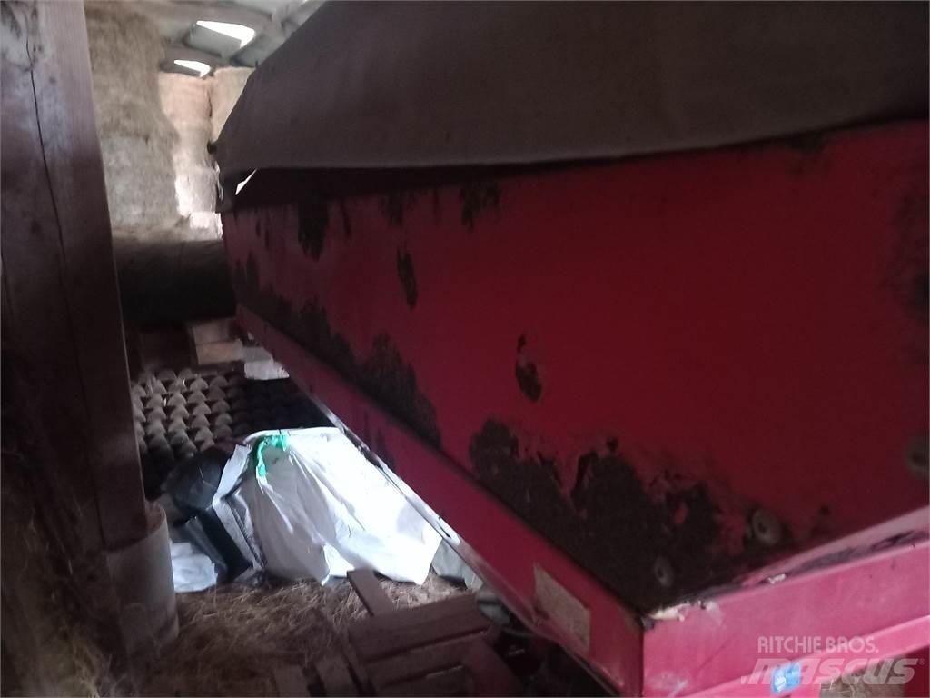 Kuhn MDS 732 M معدات رش أسمدة