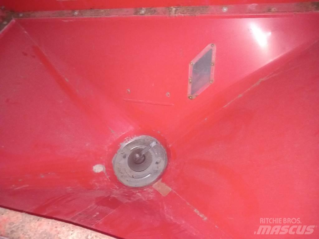 Kuhn MDS 732 M معدات رش أسمدة