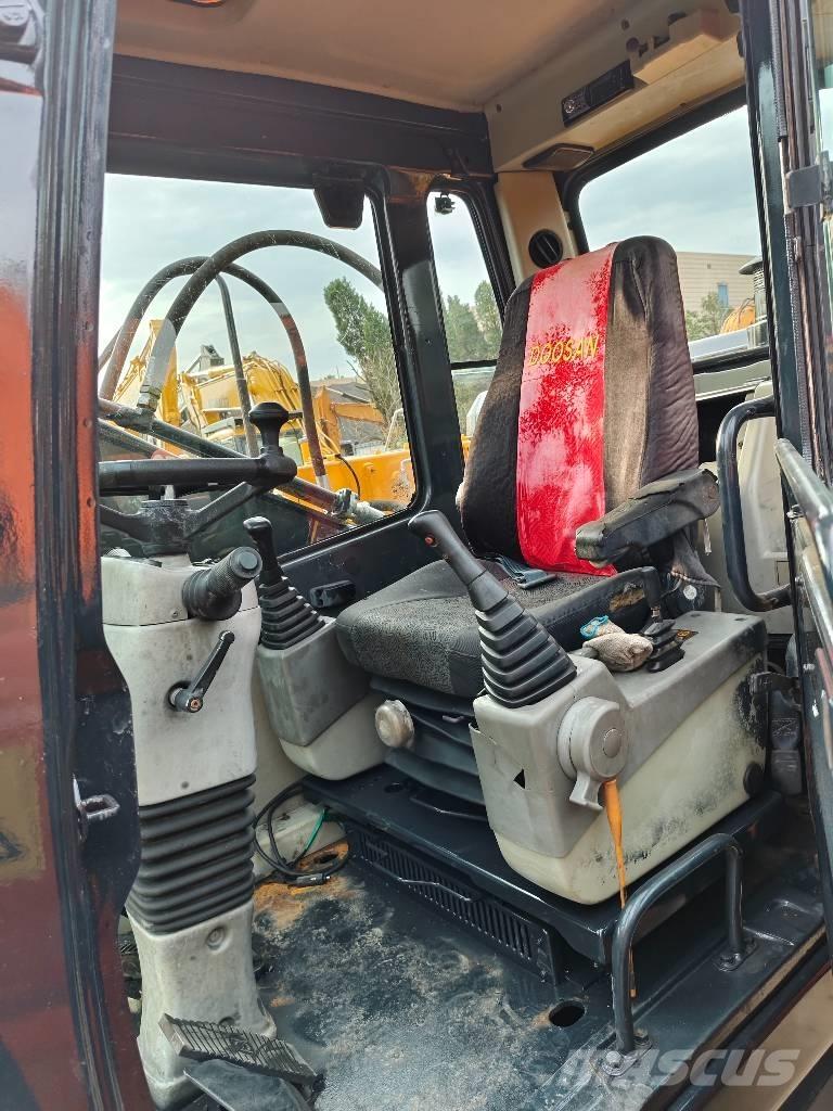 Hyundai r210w-9 حفارات بعجل